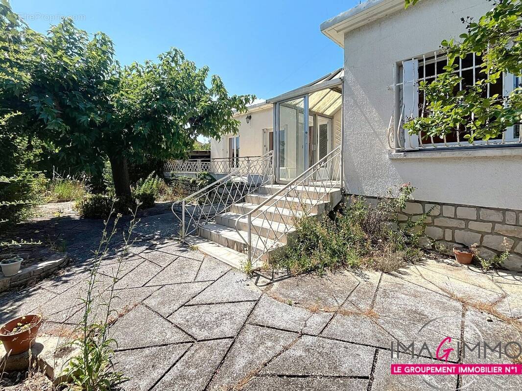 Maison à MAUGUIO