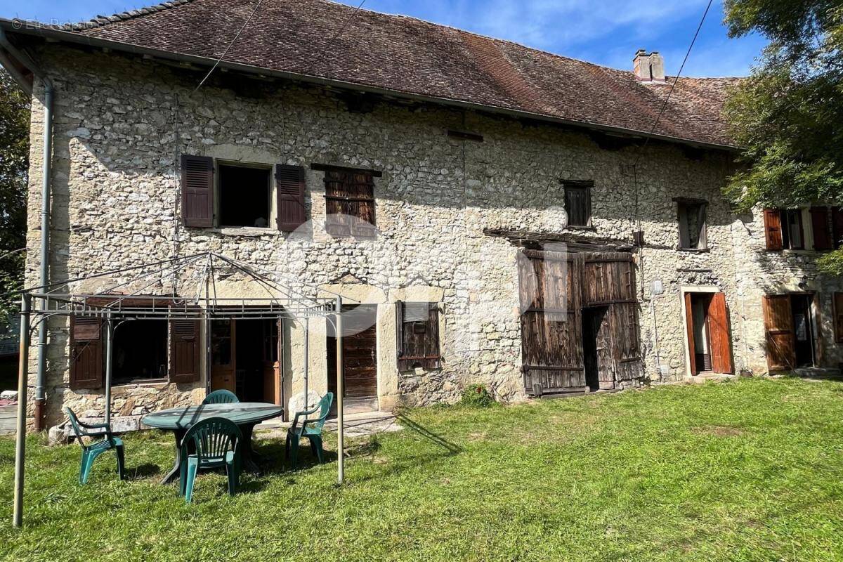 Maison à MORESTEL
