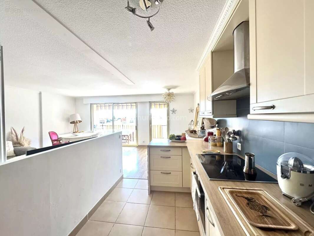 Appartement à SAINT-LAURENT-DU-VAR