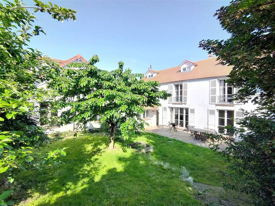 Maison à MORAINVILLIERS
