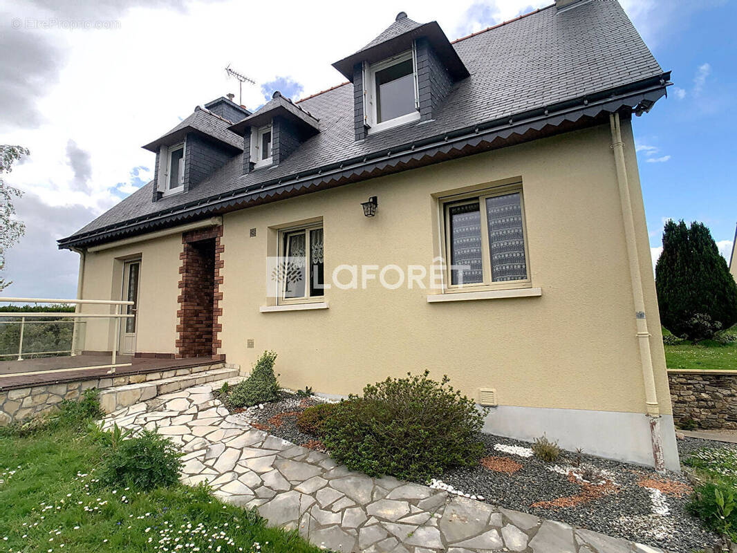 Maison à MAURE-DE-BRETAGNE