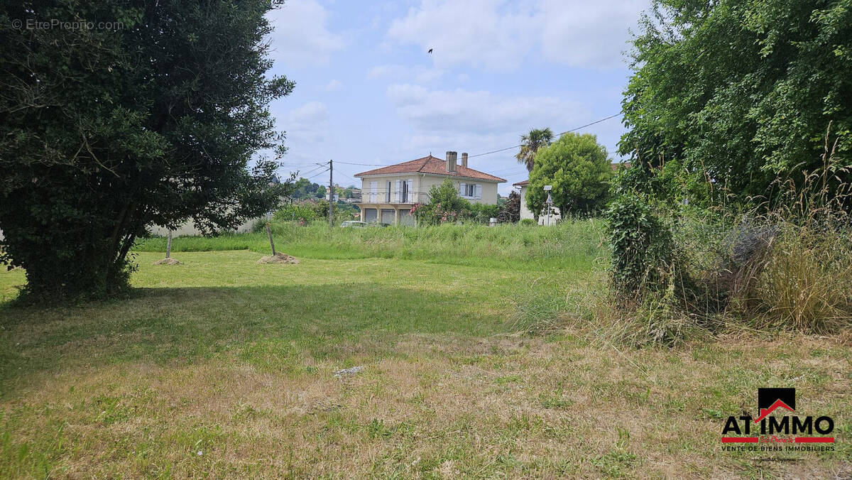 Terrain à CHALAIS
