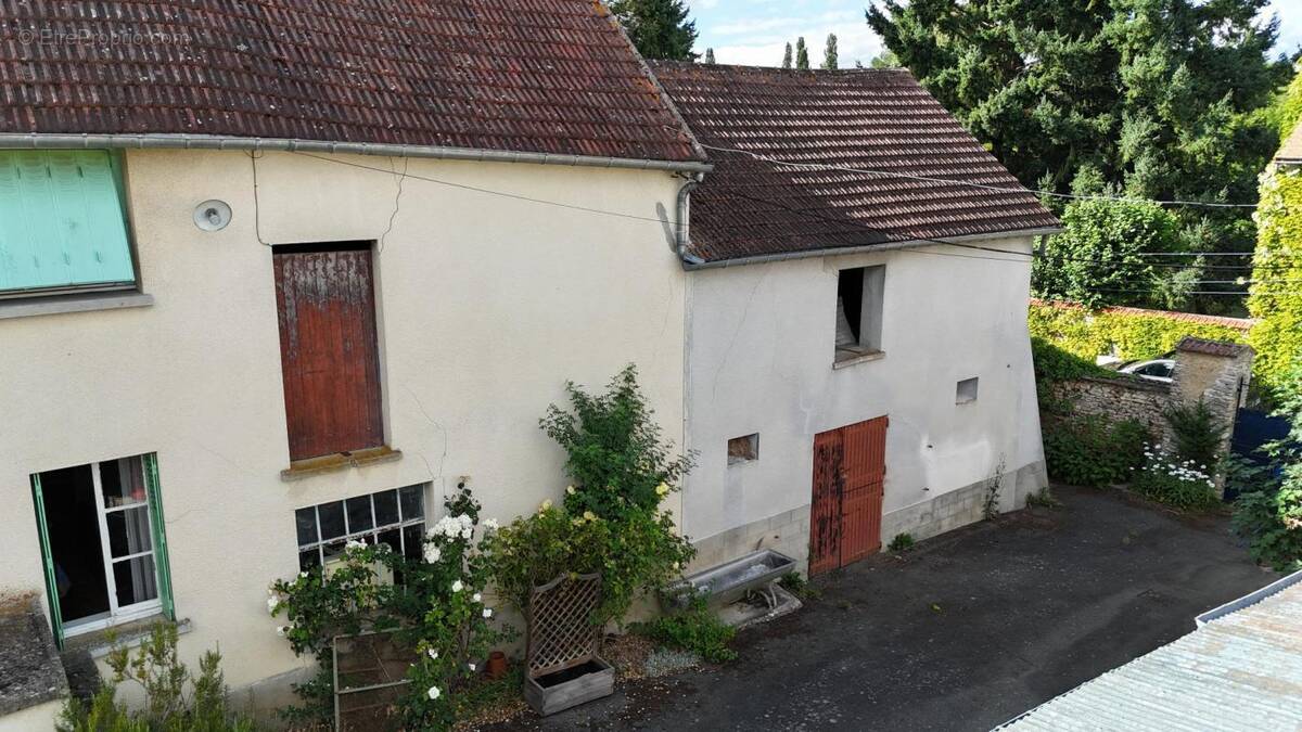 Maison à BERCHERES-SUR-VESGRE