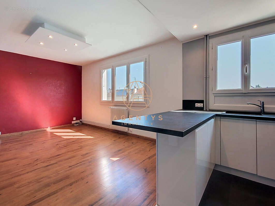 Appartement à SAINT-MAUR-DES-FOSSES