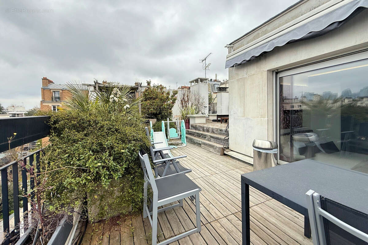 Appartement à NEUILLY-SUR-SEINE