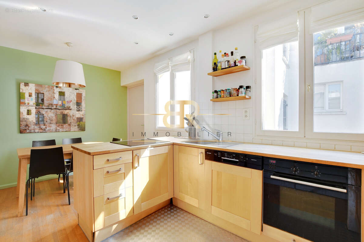 Appartement à PARIS-1E