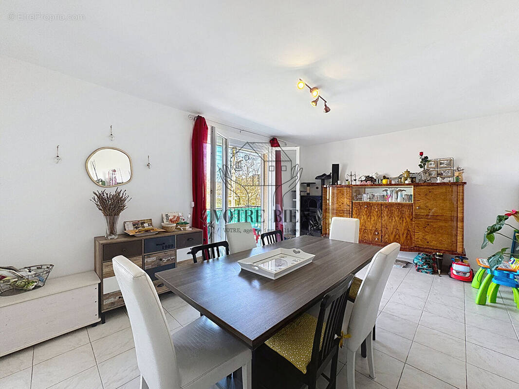 Appartement à VINON-SUR-VERDON