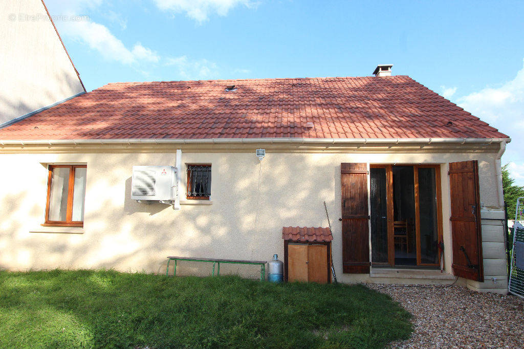 Maison à VARENNES-JARCY