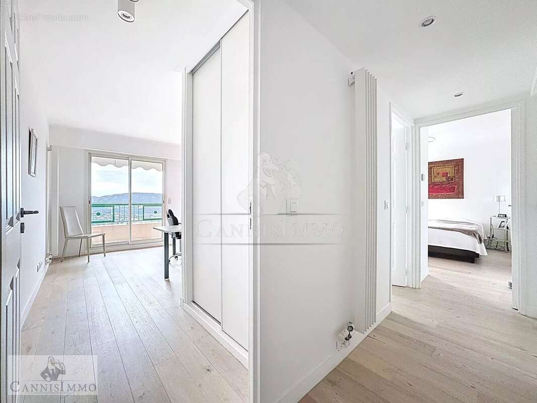 Appartement à MANDELIEU-LA-NAPOULE