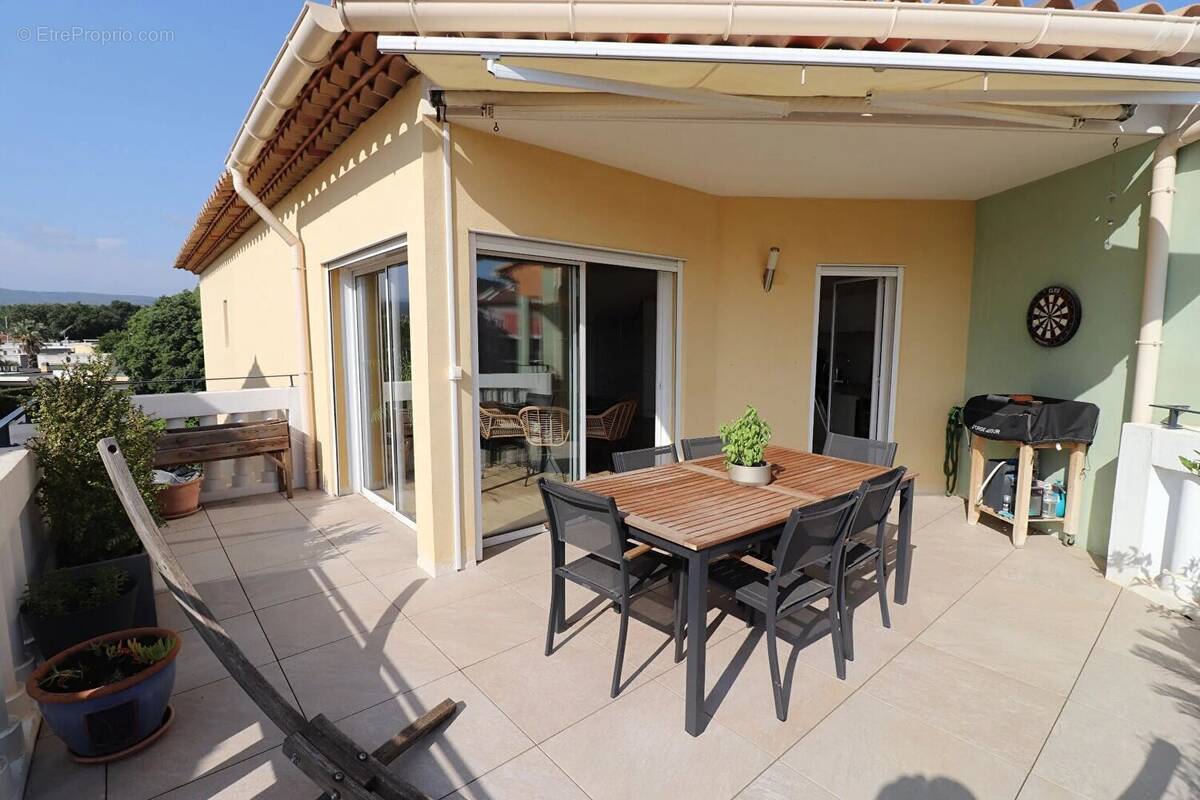 Appartement à SAINT-CYR-SUR-MER