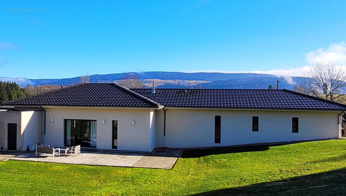 Maison à BELLEGARDE-SUR-VALSERINE
