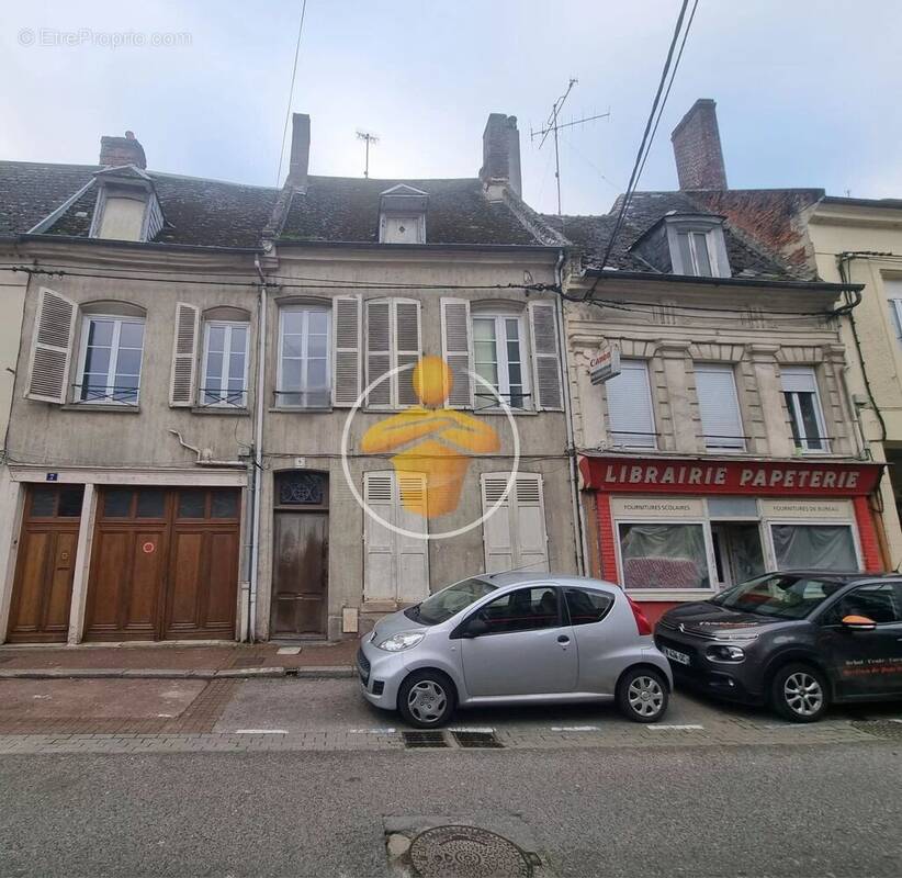 Maison à LA FERE