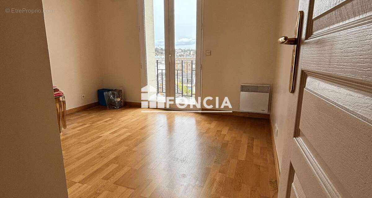 Appartement à SAINT-MAUR-DES-FOSSES