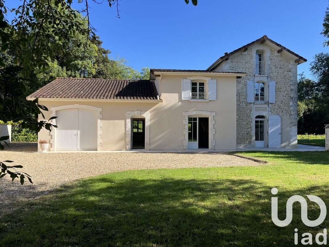 Photo 2 - Maison à CHAMPNIERS