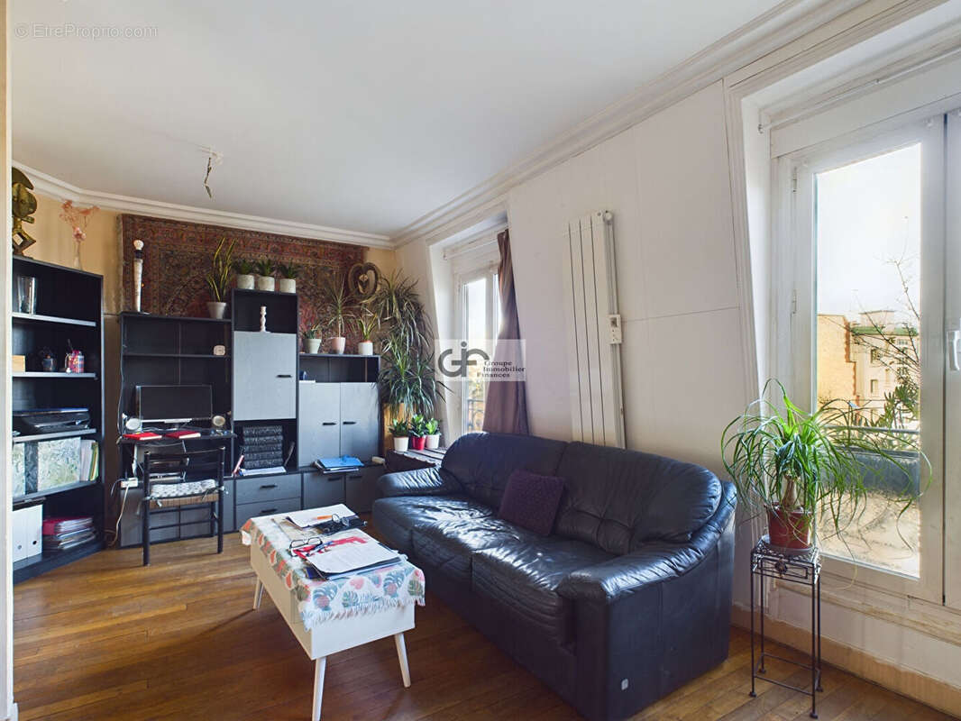 Appartement à PARIS-16E