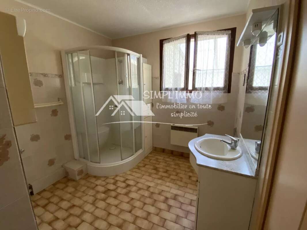 Maison à ECHILLAIS