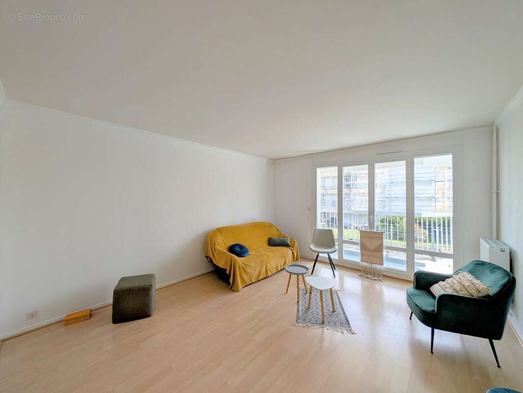 Appartement à LE MESNIL-SAINT-DENIS