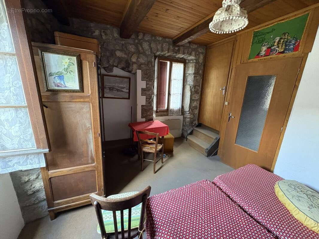 Maison à MONTPEZAT-SOUS-BAUZON