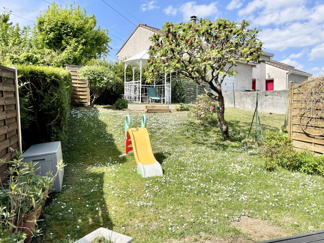 Maison à THIAIS
