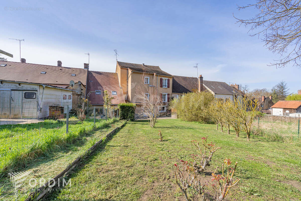Maison à TOUCY
