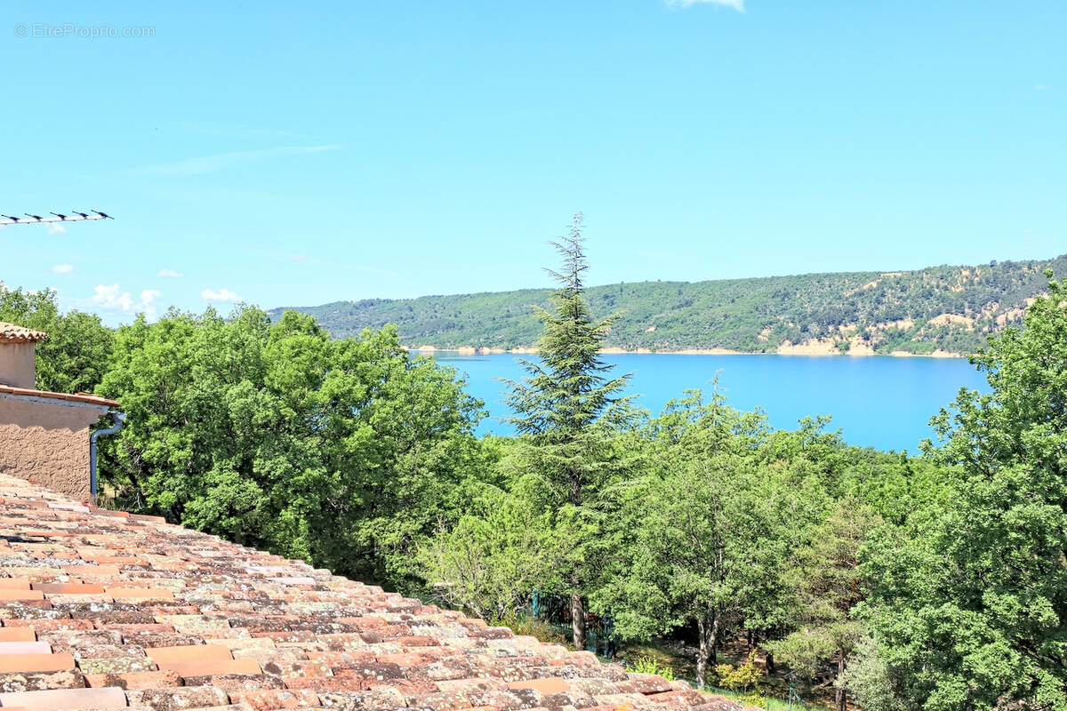 Appartement à LES SALLES-SUR-VERDON