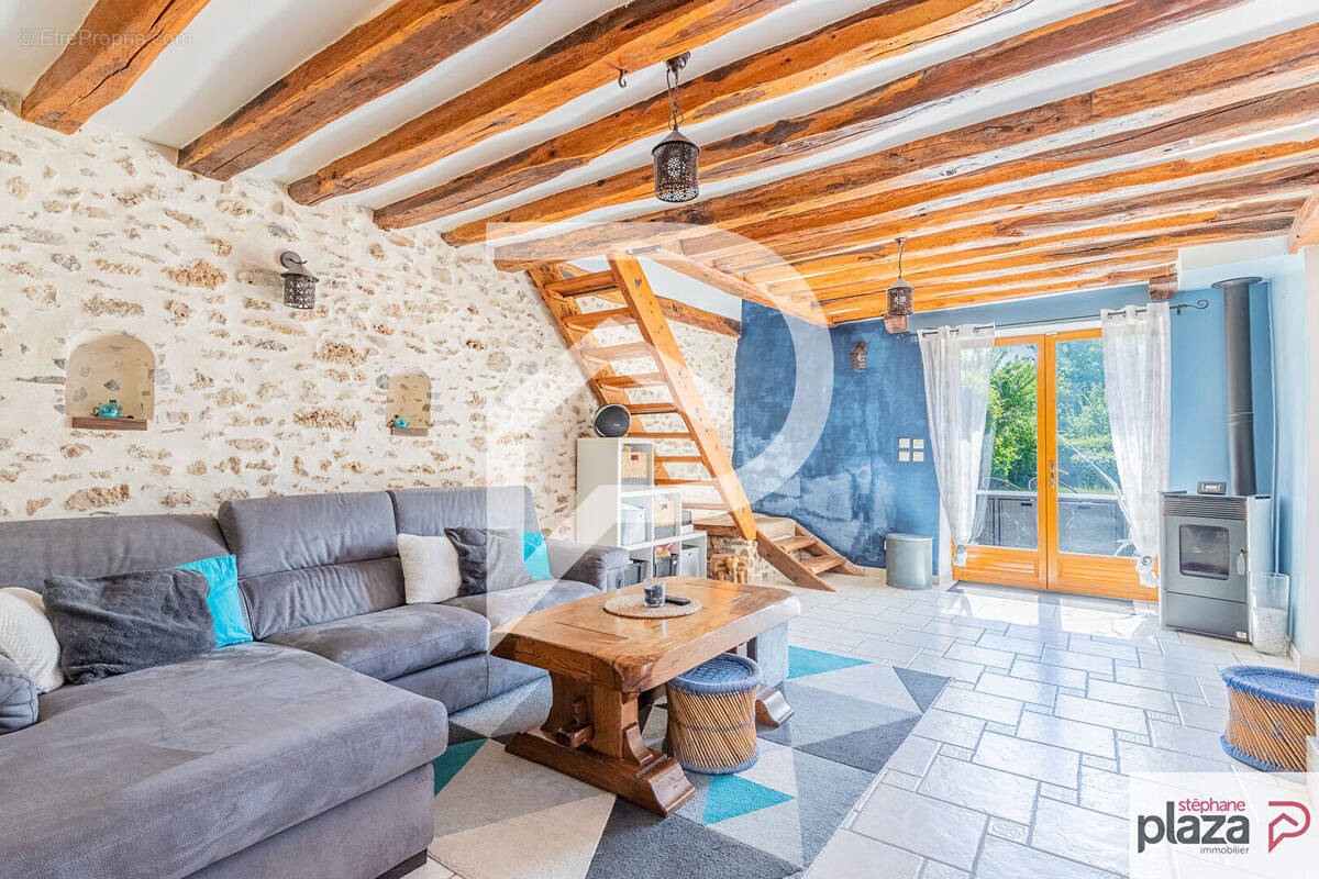 Maison à BRIIS-SOUS-FORGES