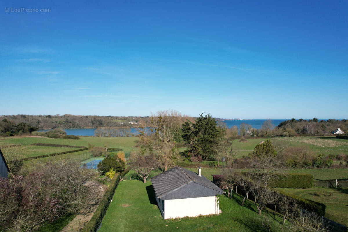Maison à SAINT-JACUT-DE-LA-MER