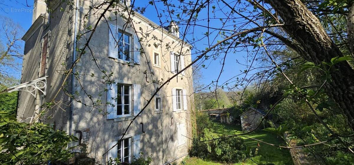 Maison à LE PONT-CHRETIEN-CHABENET