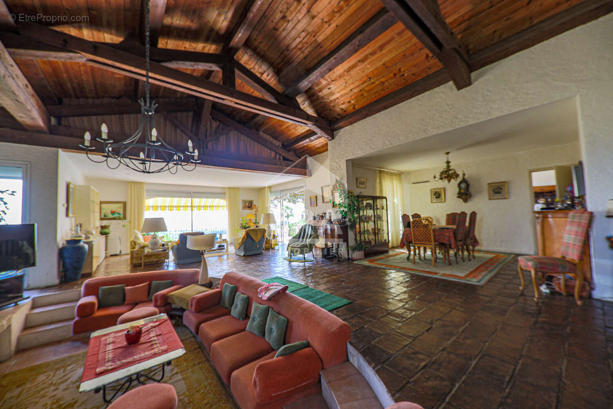 Maison à MANDELIEU-LA-NAPOULE