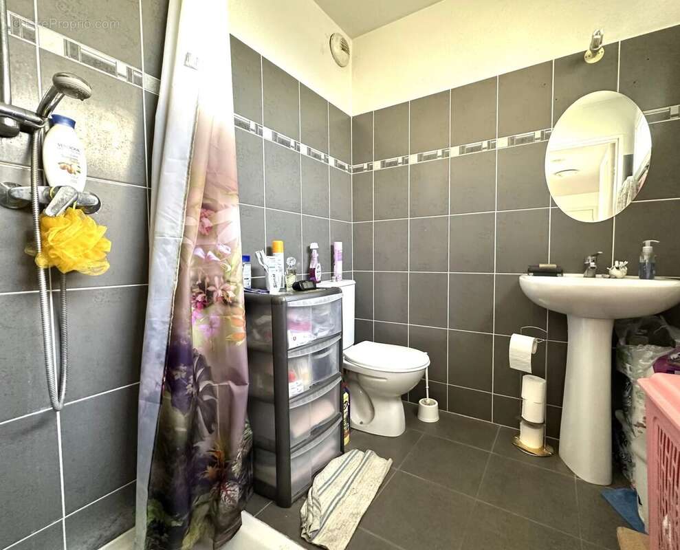 Appartement à SAINT-LAURENT-DU-VAR