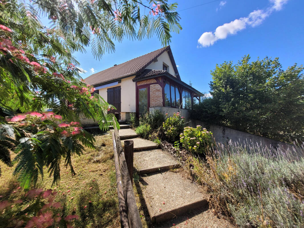 Maison à COMBRES