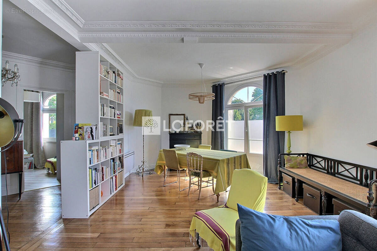 Appartement à COURBEVOIE