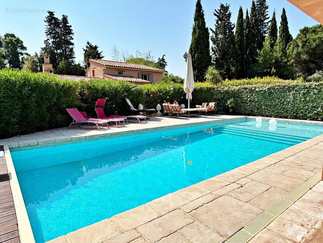 Maison à ROQUEBRUNE-SUR-ARGENS