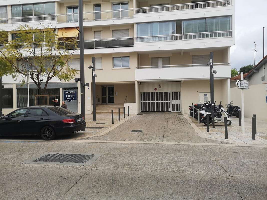 Parking à CANNES
