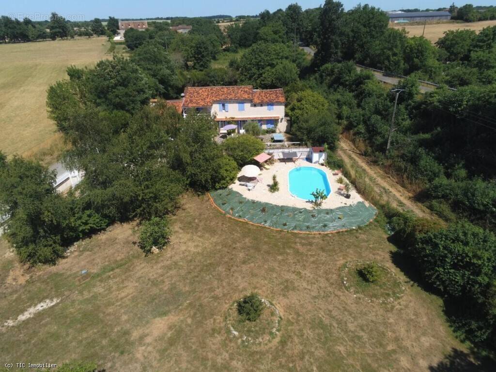 Maison à VERTEUIL-SUR-CHARENTE