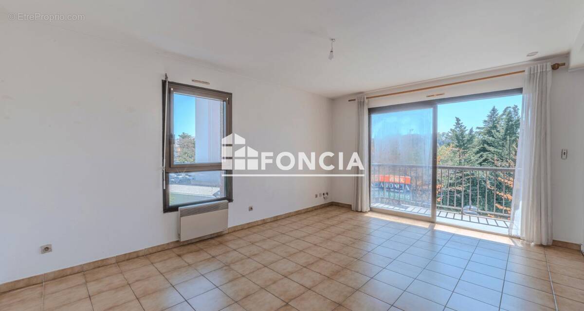 Appartement à MEYZIEU