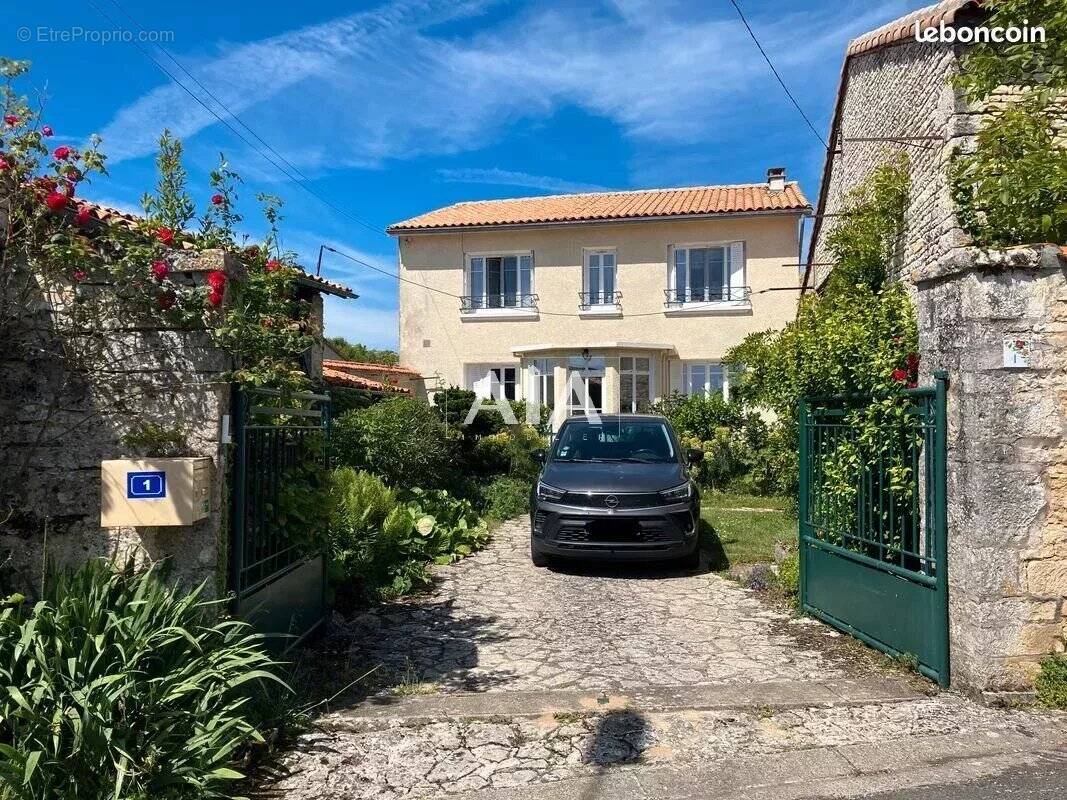 Maison à AUNAC