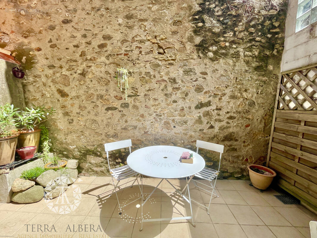 Maison à LAROQUE-DES-ALBERES
