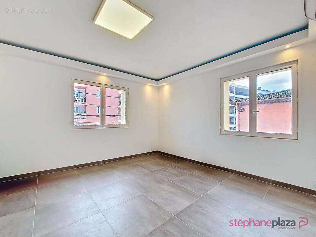 Appartement à MANDELIEU-LA-NAPOULE