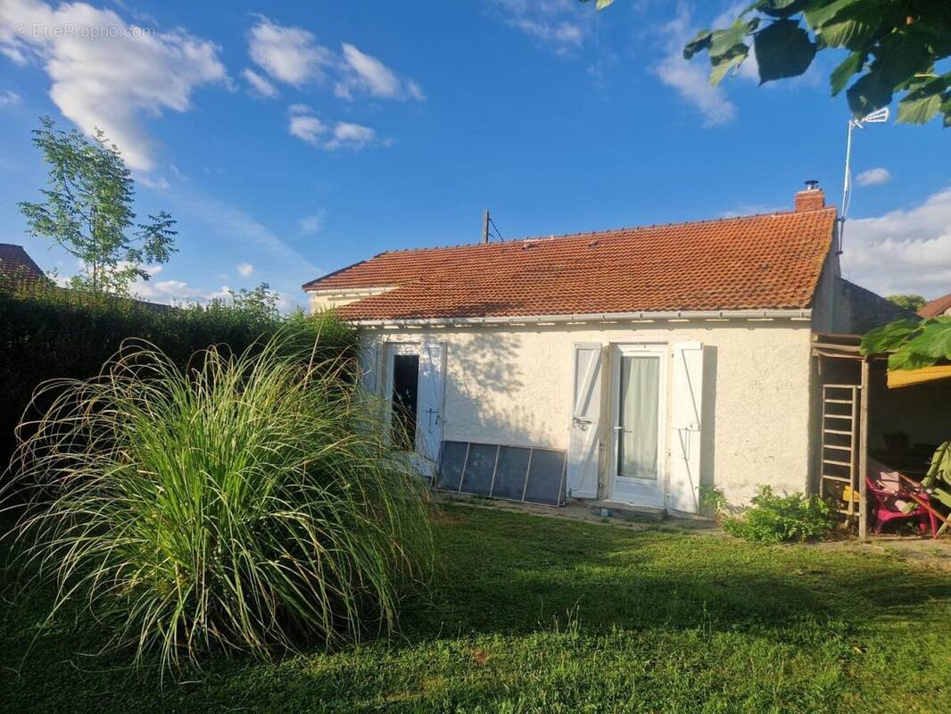 Photo 1 - Maison à BELLENAVES