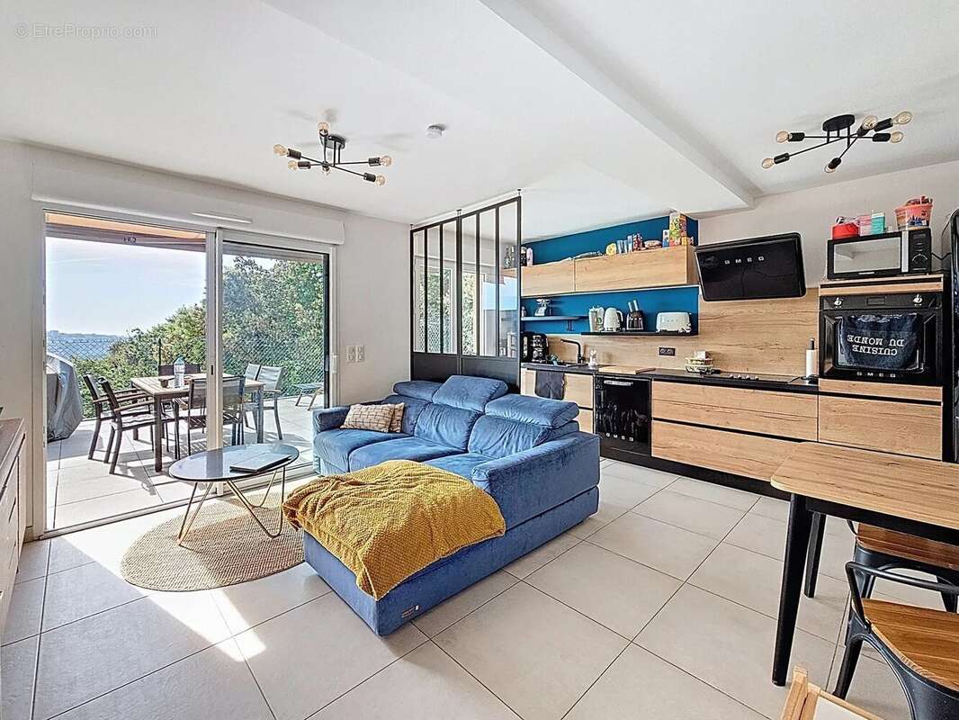 Appartement à SAINT-LAURENT-DU-VAR