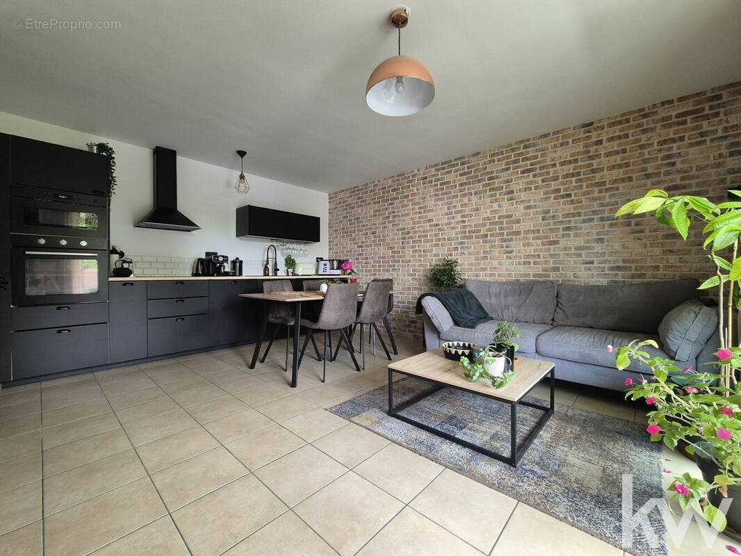 Appartement à SAINT-PRIEST-EN-JAREZ