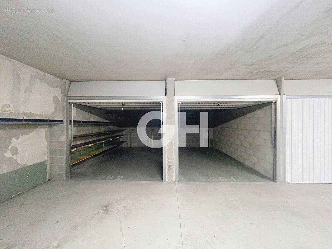 Parking à PARIS-20E