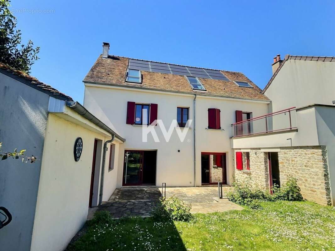 Maison à LE COUDRAY-MONTCEAUX
