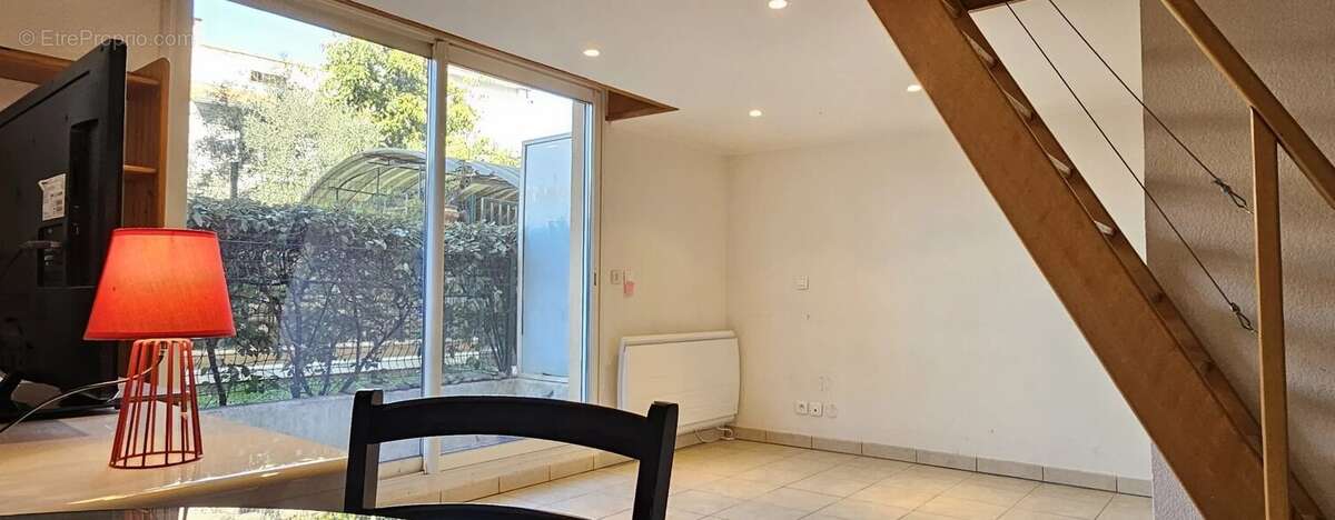 Appartement à SAINT-LAURENT-DU-VAR