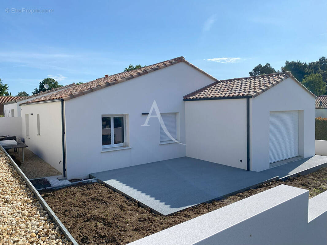Maison à LANDEVIEILLE