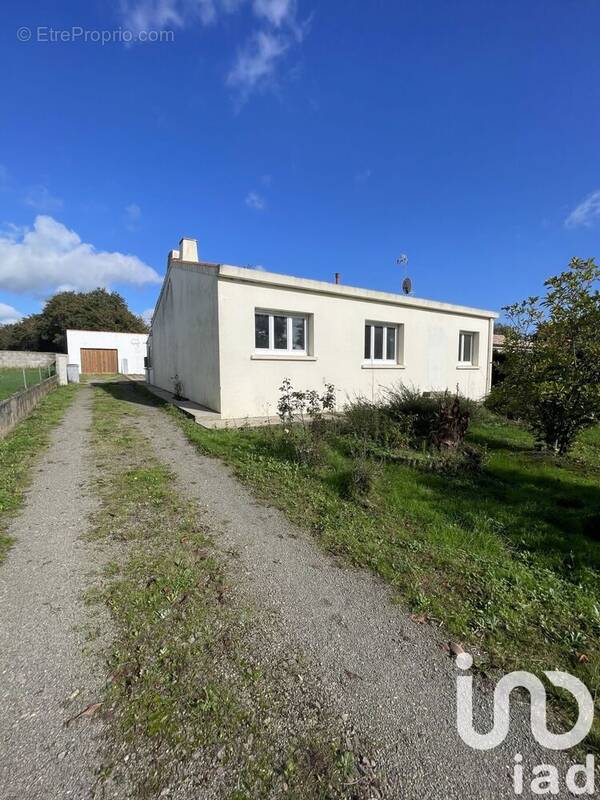 Photo 1 - Maison à LANDEVIEILLE
