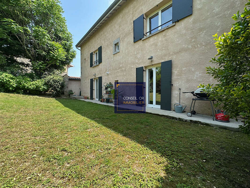 Maison à SAINT-GENIS-LAVAL