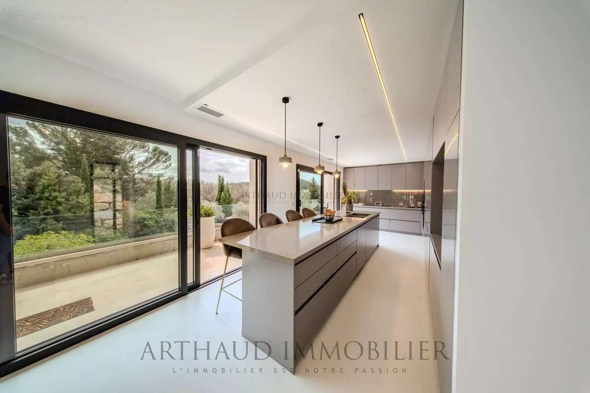 Maison à EGUILLES