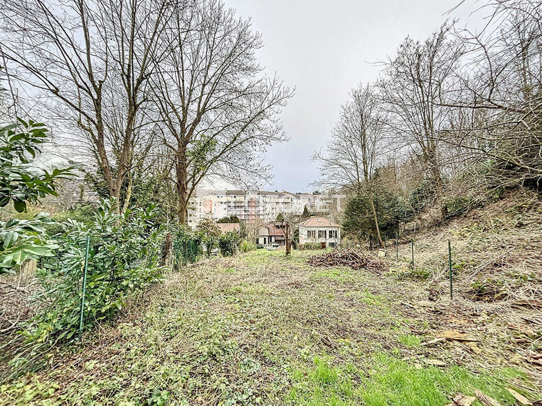 Terrain à LA CELLE-SAINT-CLOUD